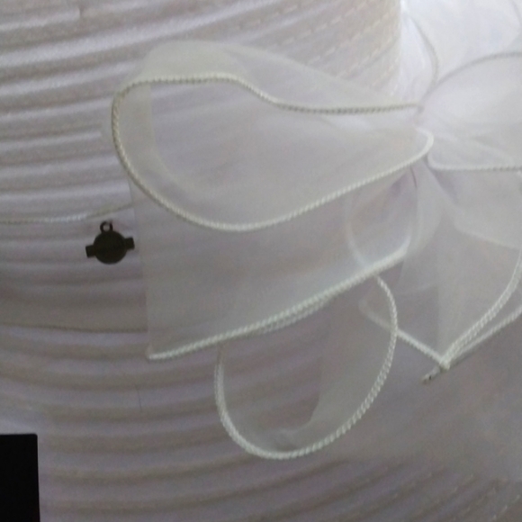 White Organza Hat by Forbusite - Picture 12 of 15